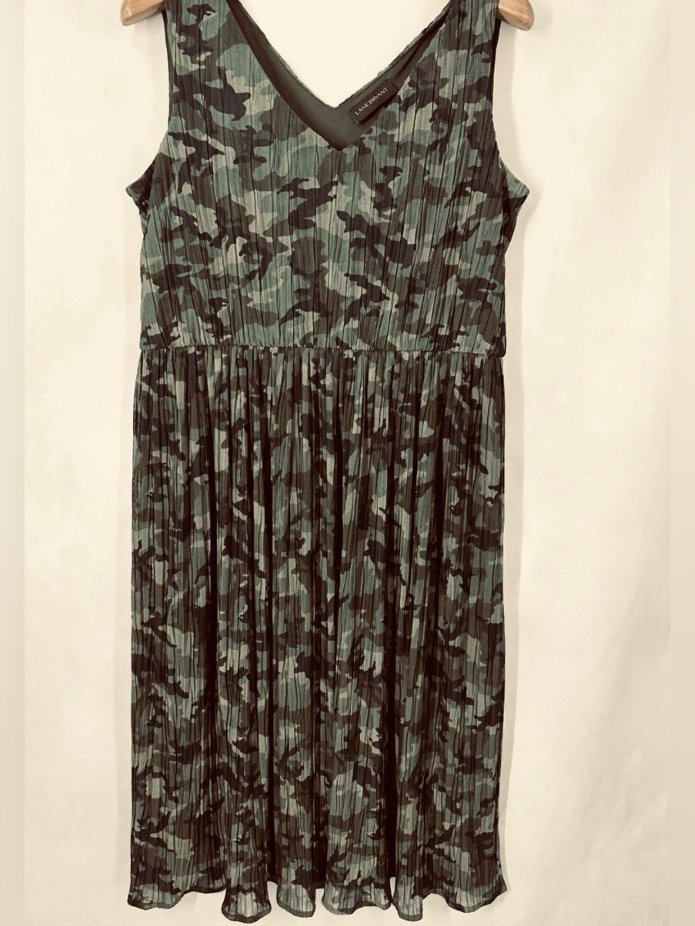 LANE BRYANT Sleeveless Camouflage Pleated Midi Dress - Green/Black Size 14